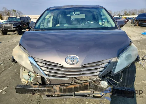 2013 Toyota Sienna Xle из США, поврежденный, VIN 5TDYK3DCXDS337507